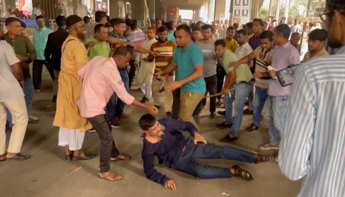 প্রেস ক্লাবের সামনে আ.লীগ সমর্থকদের মারধর বিএনপির