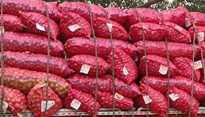 আমদানির ভারতীয় আলু ও পেঁয়াজ আসা শুরু