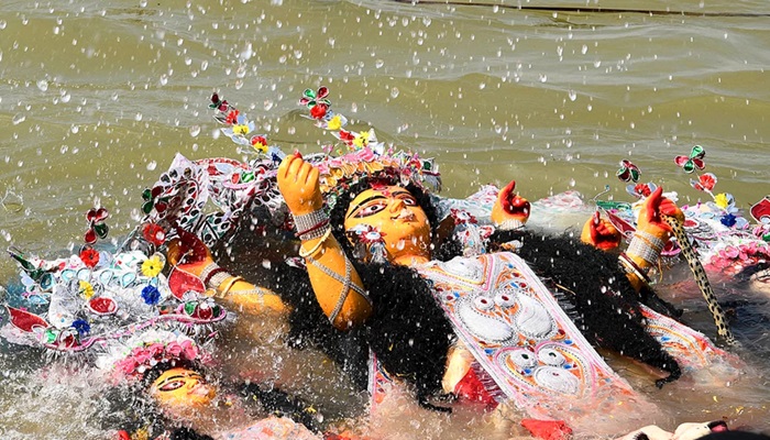 প্রতিমা বিসর্জনে শেষ হলো দুর্গাপূজা