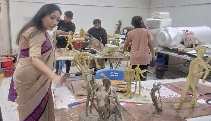 জুলাই অভ্যুত্থান শীর্ষক ভাস্কর্য কর্মশালা শেষ, কাস্টিংয়ের পর প্রদর্শনী