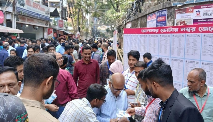 ঢাকা রিপোর্টার্স ইউনিটির নির্বাচনে ভোটগ্রহণ চলছে