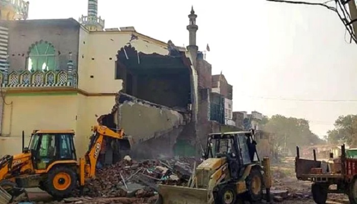 ভারতে ১৮৫ বছরের পুরোনো মসজিদের একাংশ ভাঙা হলো