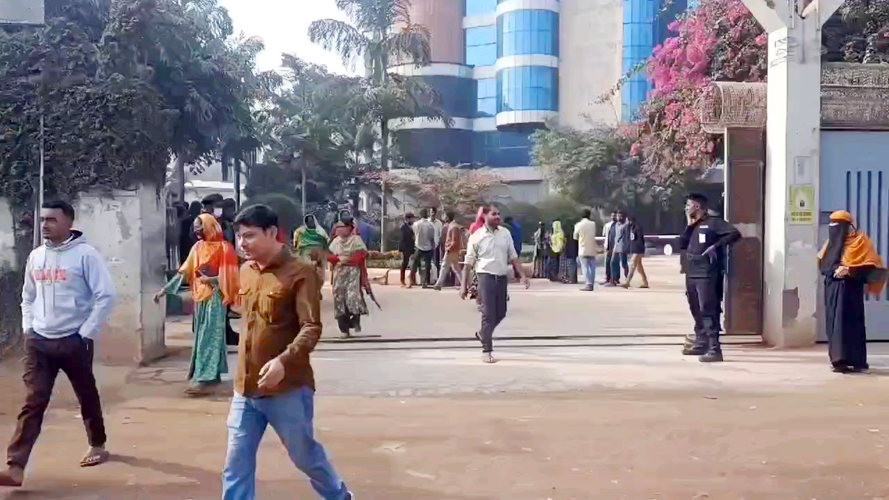 আশুলিয়ায় ২৫ কারখানায় সাধারণ ছুটি