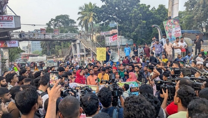 উপদেষ্টার বিবৃতিতে হতাশ সাত কলেজের শিক্ষার্থীরা, রবিবার ফের ব্লকেড