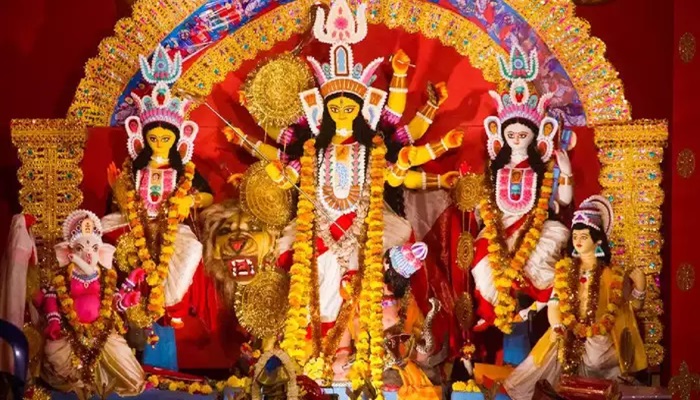 আজ প্রতিমা বিসর্জন, মণ্ডপগুলোতে বিদায়ের সুর