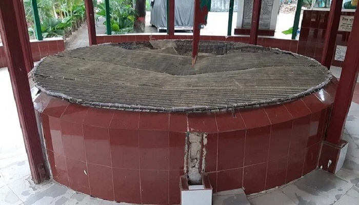 প্রেমের এক করুণ আখ্যানের সাক্ষী মাথিনের কূপ