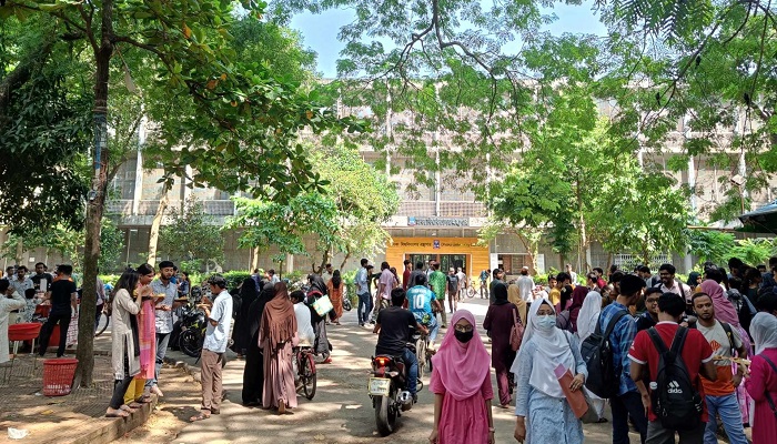 সাড়ে তিন মাস পর প্রাণবন্ত ঢাবি